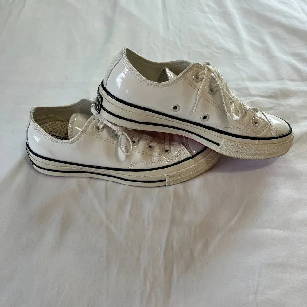 Converse Chuck Taylor White Faux Leather Low Top Converse | Size 6